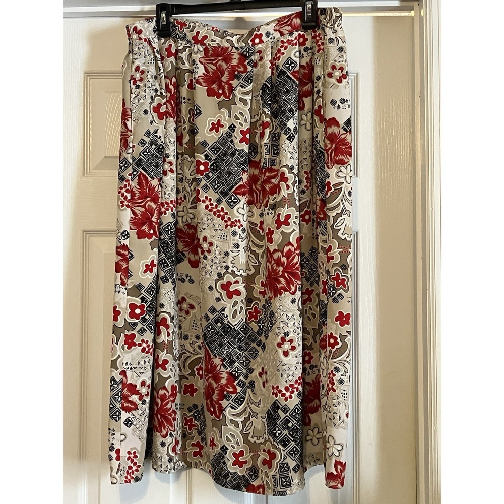 SAG HARBOR Tan Skirt with Red Flower Design, Plus Size Skirt, Size 1X